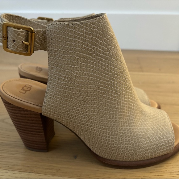 UGG Sandals - Size 8 - Picture 2 of 4